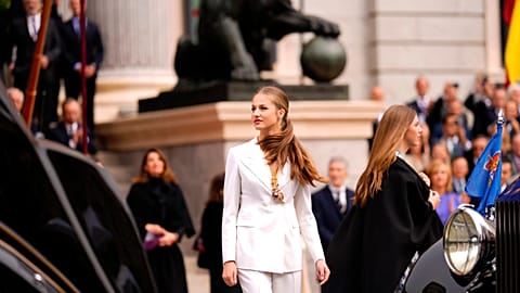 La princesa Leonor sale tras jurar lealtad a la Constitución durante una gala que la hace elegible para ser reina algún día, en Madrid el martes 31 de octubre de 2023.