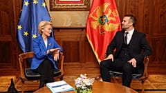 Karadağ Başbakanı Milojko Spajic (sol), AB Komisyonu Başkanı Ursula von der Leyen ile Podgorica'da bir araya geldi