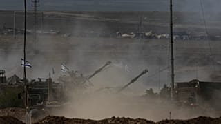 İsrail topçuları Gazze Şeridi sınırı yakınlarını bombalıyor
