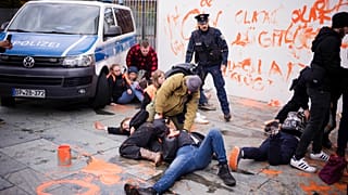 Επιχείρηση σύλληψης των ακτιβιστών