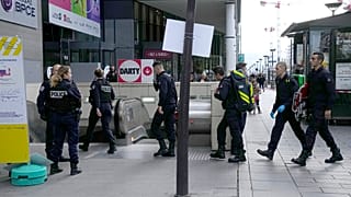 Paris'te ölüm tehdidi savuran peçeli kadın polis tarafından vurulması üzerine metroya polis kuvvetleri gönderildi