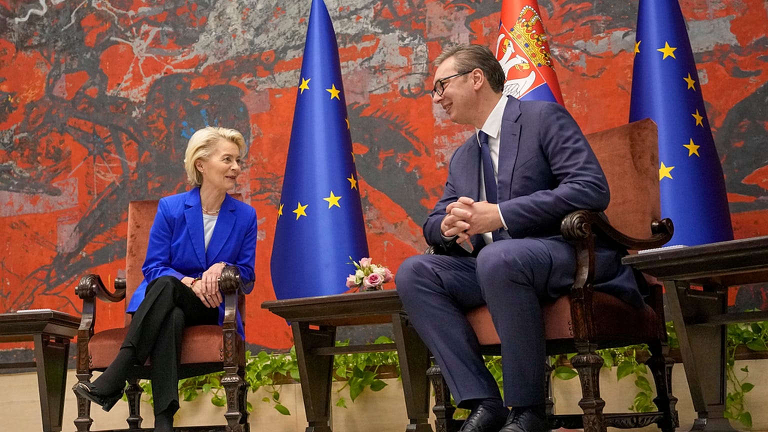 Ursula von der Leyen und Aleksandar Vucic in Belgrad in Serbien am 31.10.2023