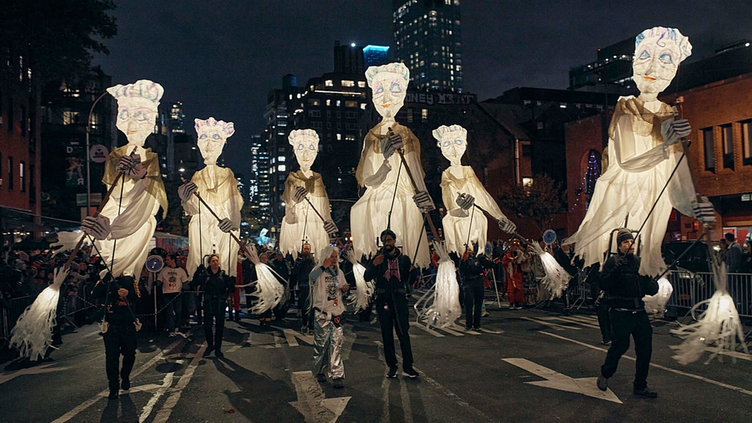 Installációk a New Yorki-i felvonuláson
