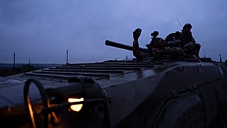 Militares ucranianos de la 3ª Brigada de Asalto se despliegan en posiciones cerca de Andriivka, región de Donetsk, Ucrania, el viernes 15 de septiembre de 2023