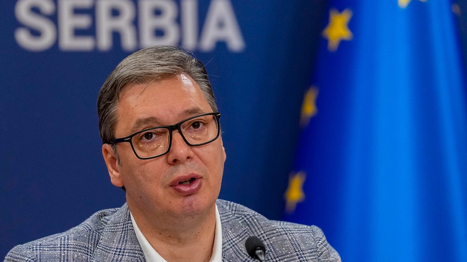 Aleksandar Vučić dissolve parlamento