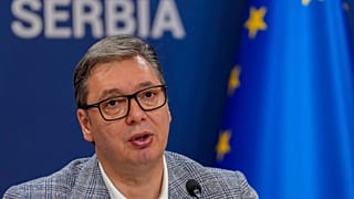 Aleksandar Vučić dissolve parlamento