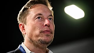 Elon Musk, CEO von Tesla und SpaceX, nimmt an der ersten Plenarsitzung des KI-Sicherheitsgipfels von Bletchley Park am 1. November 2023, in Bletchley, England, teil.