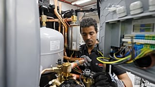 Hőszivattyúkat szerelnek össze a Bosch német multinacionális technológiai és szolgáltató csoport eibelshauseni gyárában