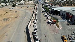 لحظة خروج سيارات الإسعاف من قطاع غزة