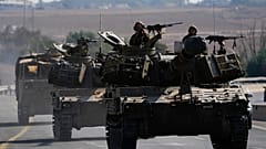 Israelische Panzer wurden auf der Straße südlich von Gaza-Stadt gesichtet.