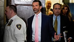 Donald Trump Junior am 1.10.23 auf dem Weg in den Gerichtssaal