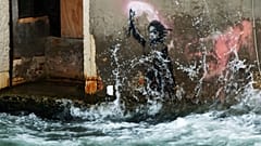 Banksys "Migrant Child" in Venedig