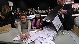 ФАЙЛ: Начало подсчета голосов на всеобщих выборах 2019 года в Великобритании в Глазго, четверг, 12 декабря 2019 г.