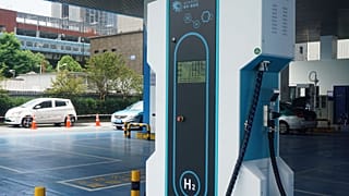 Unidade de hidrogenação de um veículo a célula de combustível de hidrogénio na primeira estação de demonstração de Hangzhou para utilização da energia do hidrogénio em Hangzhou, China, 23 de maio de 2023\. 