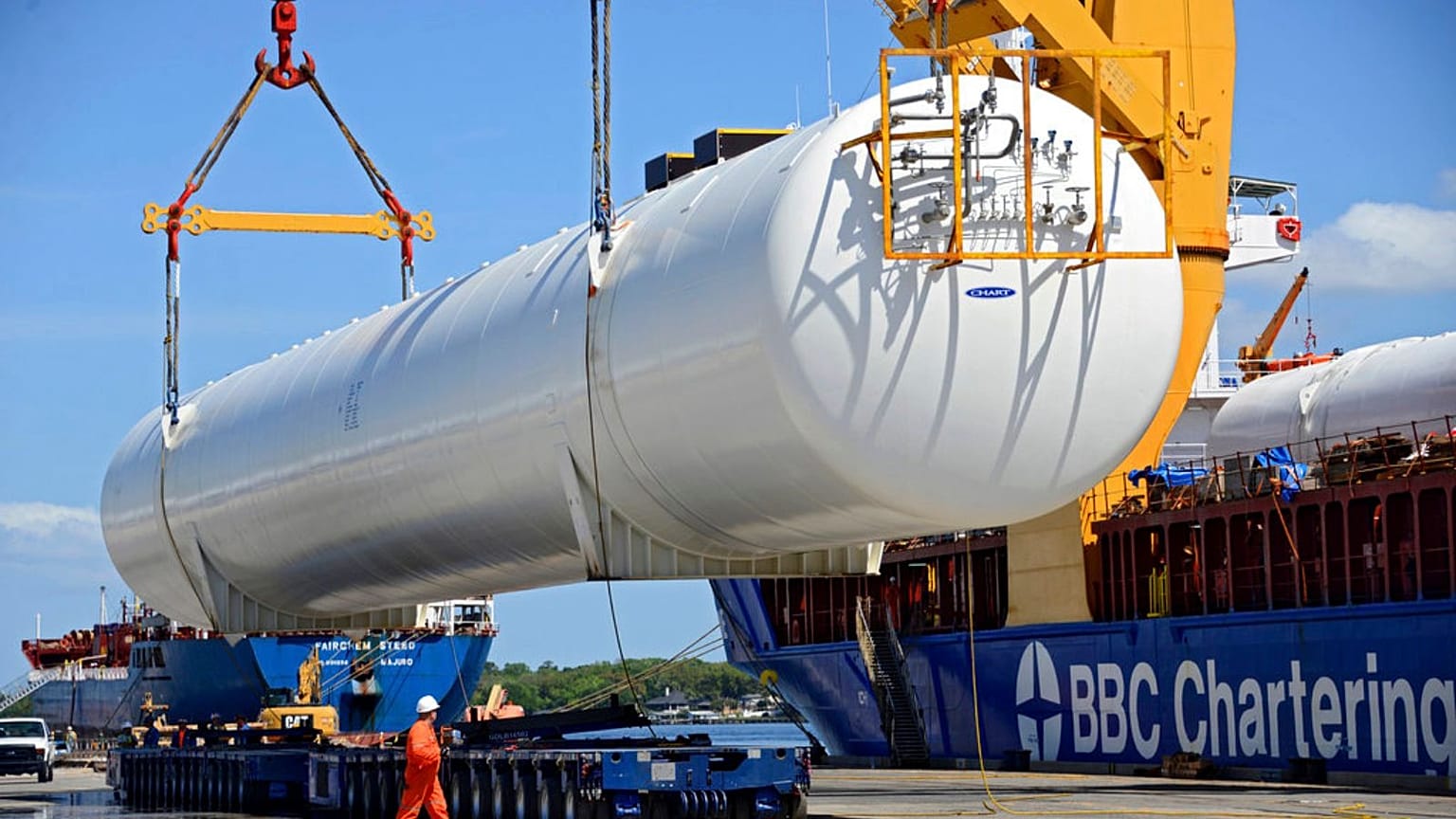 liquified natural gas tank