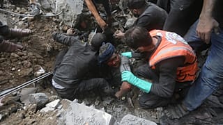Morti 15 civili in un attacco aereo in un campo profughi nella Striscia di Gaza