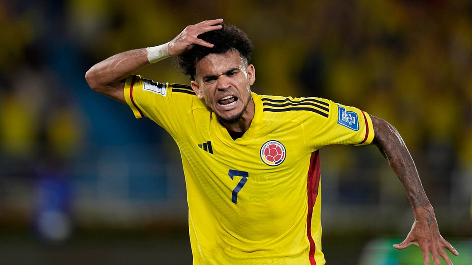  Liverpool'da forma giyen futbolcu Luis Diaz