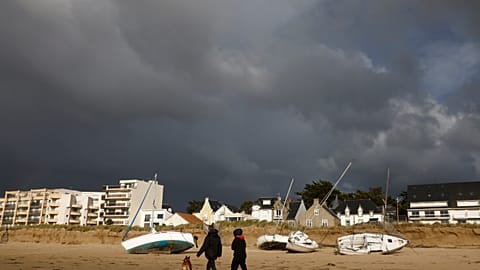 Nach Sturmtief Ciaran in Pornichet in der Bretagne in Frankreich
