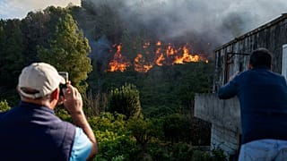Heftige Waldbrände im Süden von Valencia in Spanien