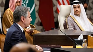 El Secretario de Estado estadounidense Antony Blinken y el Ministro de Asuntos Exteriores qatarí Mohammed bin Abdulrahman bin Jassim Al Thani
