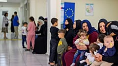Brüksel 2011'den bu yana okullar, sağlık hizmetleri ve meslek edindirme kursu gibi eğitim programları için verdiği desteği yaklaşık 10 milyar euroya çıkardı