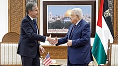 El secretario de Estado estadounidense, Antony Blinken, se reúne con el presidente palestino, Mahmud Abbas, el domingo 5 de noviembre de 2023.