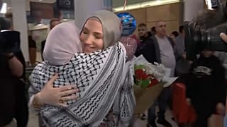 لحظة وصول أستراليين من أصول فلسطينية إلى سيدني الأسترالية