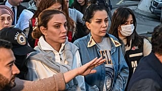 Dilan Polat ile kardeşi Sıla Doğu