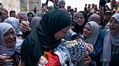 Nicht nur im Gazastreifen ist die humanitäre Lage katastrophal, auch im Westjordanland, wo Ahed Tamimi lebt, ist die Situation der Zivilist:innen besorgniserregend.