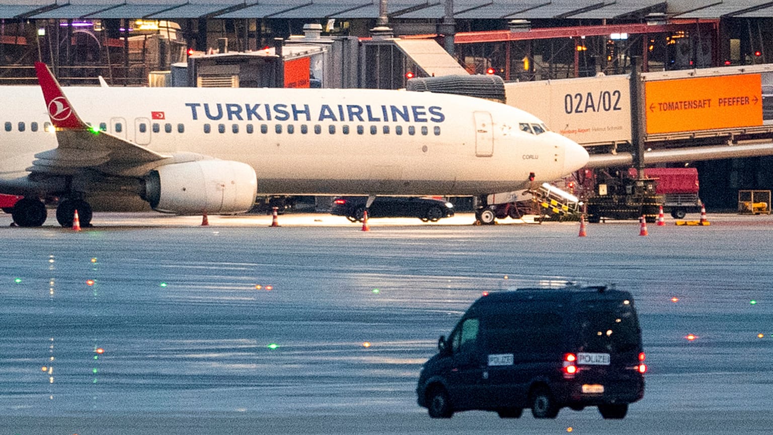 Kızını kaçırmaya çalışan 35 yaşındaki babanın binmek istediği THY uçağı