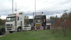Polnische LKW am Grenzübergang Korczowa 