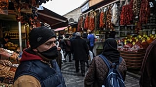 İstanbul Mısır çarşısında esnaf müşteri bekliyor (arşiv)