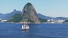 Capture d'écran du navire de l'expédition Darwin200 arrivant à Rio de Janeiro, au Brésil. 11/2023 