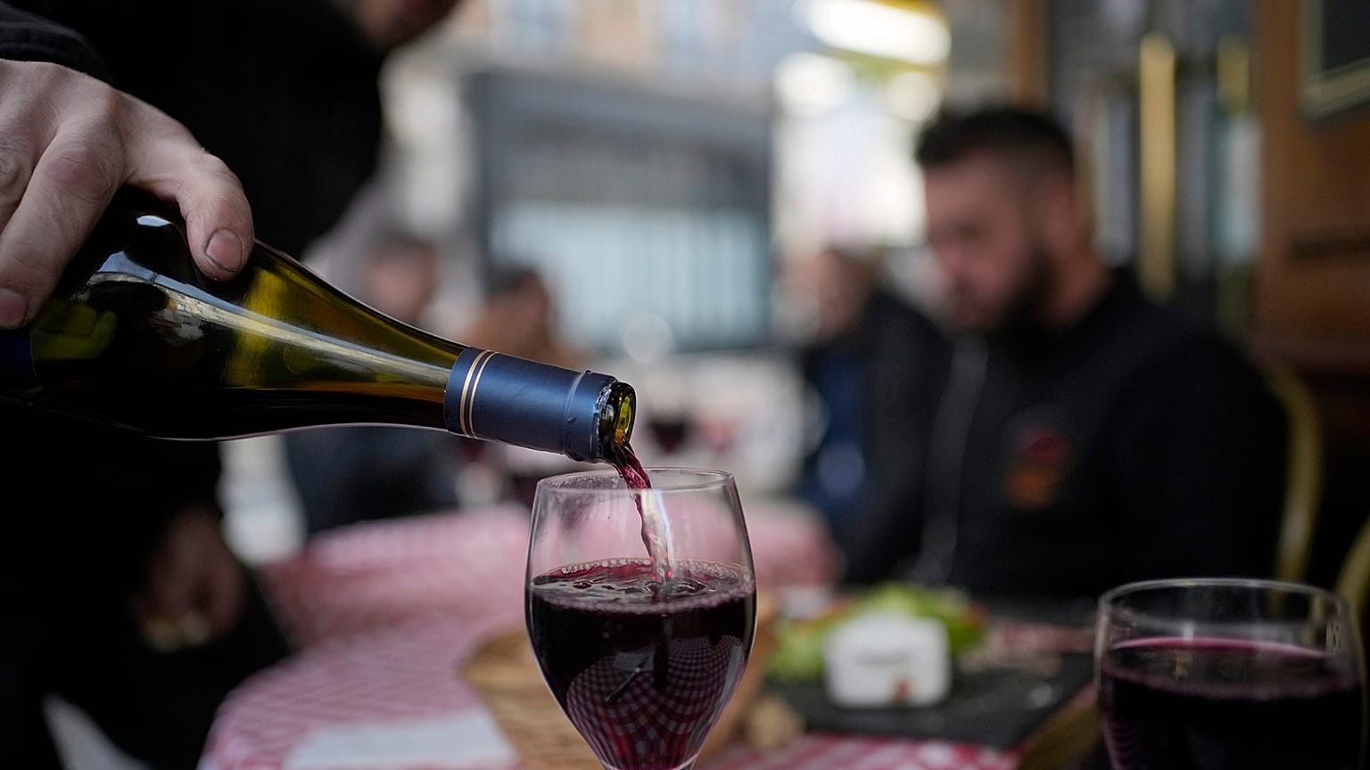 A produção global de vinho deverá cair 7% em 2023