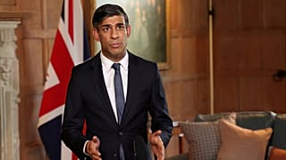 رئيس الوزراء البريطاني ريشي سوناك في المقر الريفي الرسمي لرئيس الوزراء، بالقرب من آيلسبري، بريطانيا. 