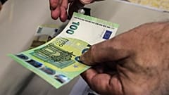 Az új 100 eurós bankjegy bemutatása az Európai Központi Bank (EKB) frakfurti székházában 2018. szeptember 17-én.