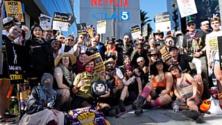 أعضاء SAG-AFTRA المذهلون يلتقطون صورة جماعية 