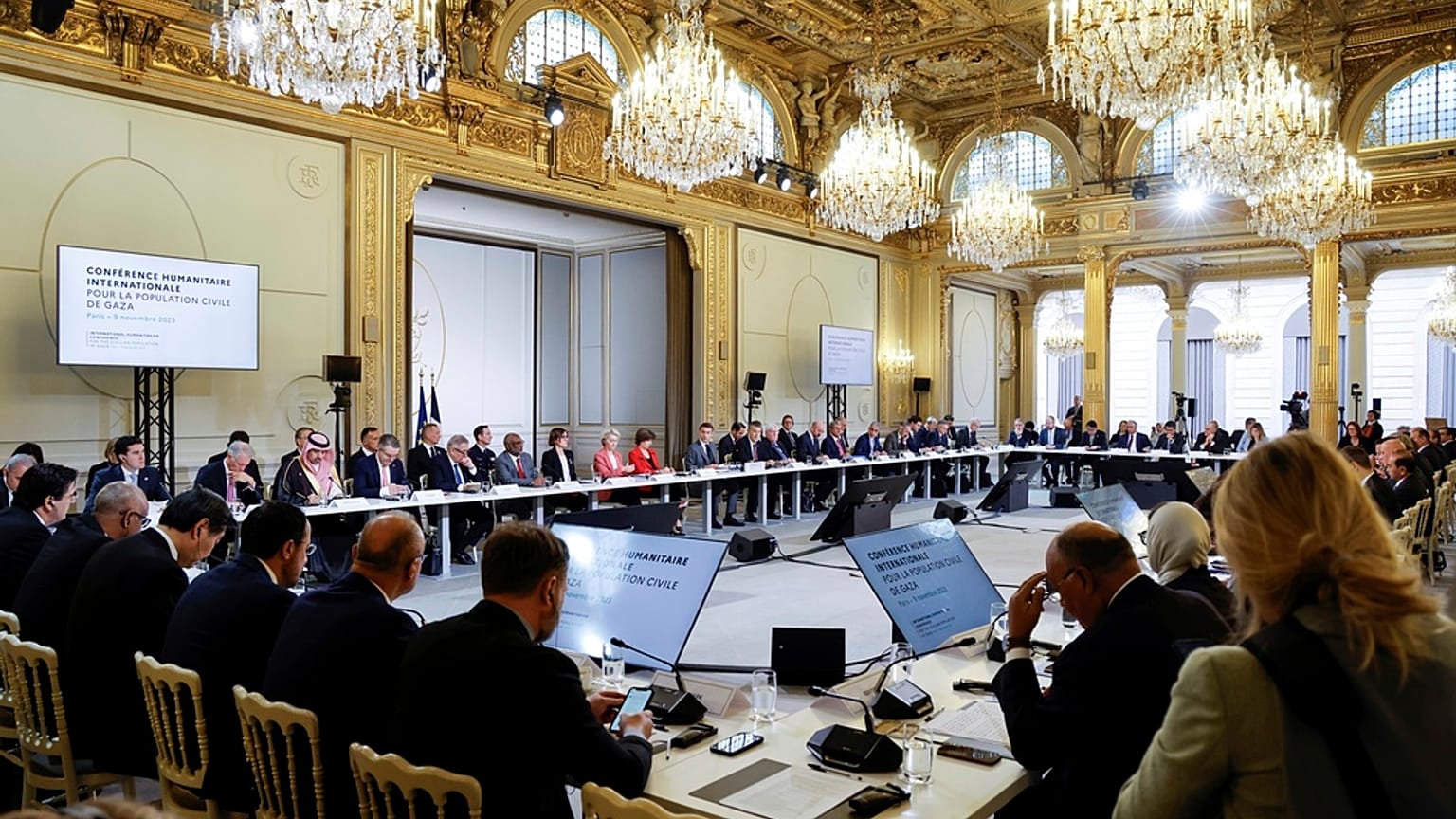 Parigi ospita una conferenza internazionale per discutere della crisi di Gaza
