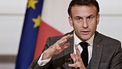 Frankreichs Präsident Emmanuel Macron fordert eine Waffenruhe für Gaza von Israel 