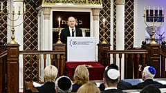 Scholz sprach vor dem Zentralrat der Juden und zahlreichen hochrangigen Politiker:innen.