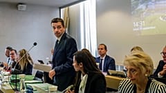Gael Perdriau, a "sextape" botrány egyik főszereplője beszél a városi tanács meghallgatásán, nem sokkal az ügy kirobbanása után
