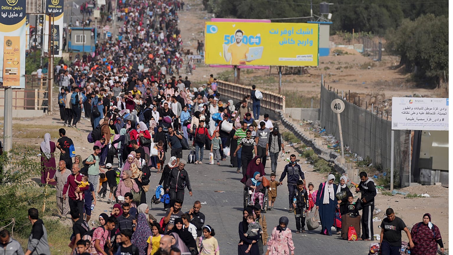 Palestinianos fogem para o sul da Faixa de Gaza, 9 de novembro de 2023