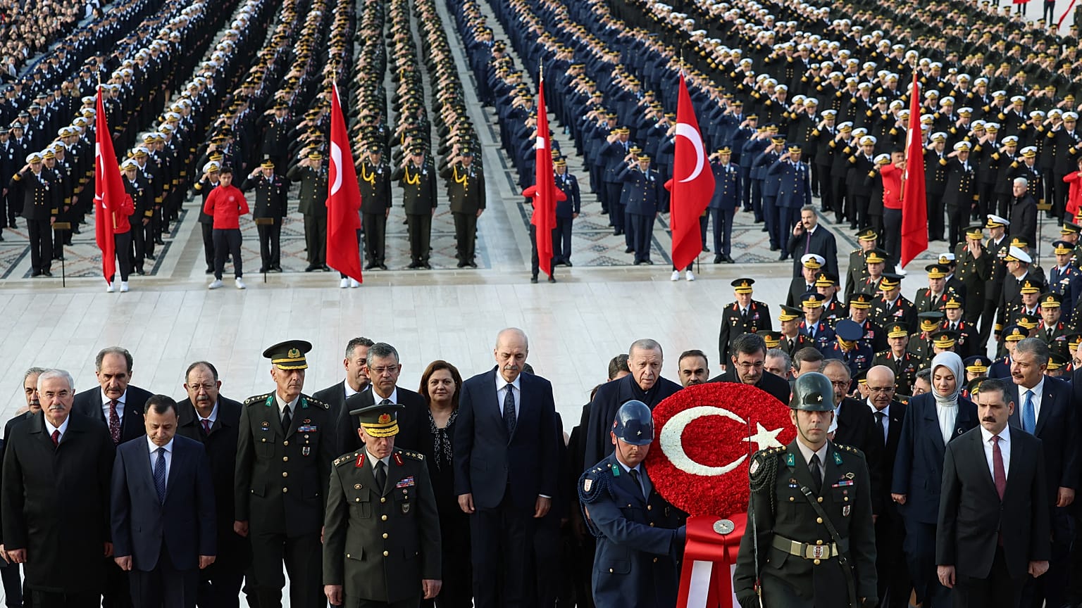 Cumhurbaşkanı Erdoğan ve devlet erkanı Anıtkabir'deki törene katıldı