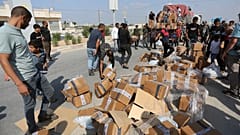 Ανθρωπιστική βοήθεια στο συνοριακό πέρασμα της Γάζας