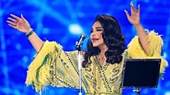 المغنية الإماراتية أحلام الشامسي أثناء حفلة