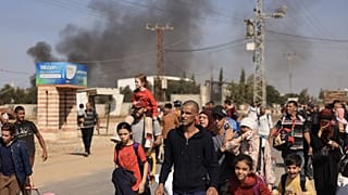 Fuga dall'ospedale di al-Shifa dopo l'ordine dell'esercito israeliano che ha circondato la struttura