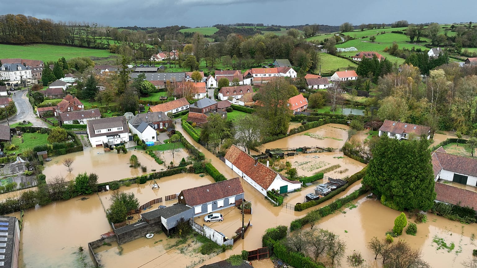 Inundações nos arredores da cidade de Montcravel, no departemento francês de Pas-de-Calais, esta sexta-feira.