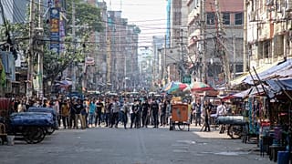 Bangladeş'te hazır giyim sektörü çalışanları daha iyi ücret talebiyle gösteri düzenliyor