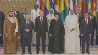 Los líderes musulmanes posan para la foto de familia en la cumbre sobre Gaza