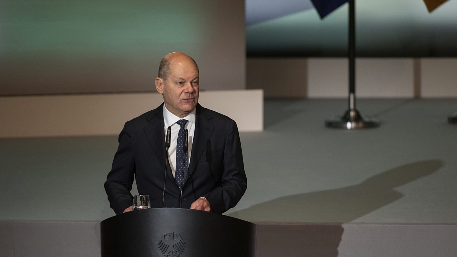A német kancellár egy berlini konferencián